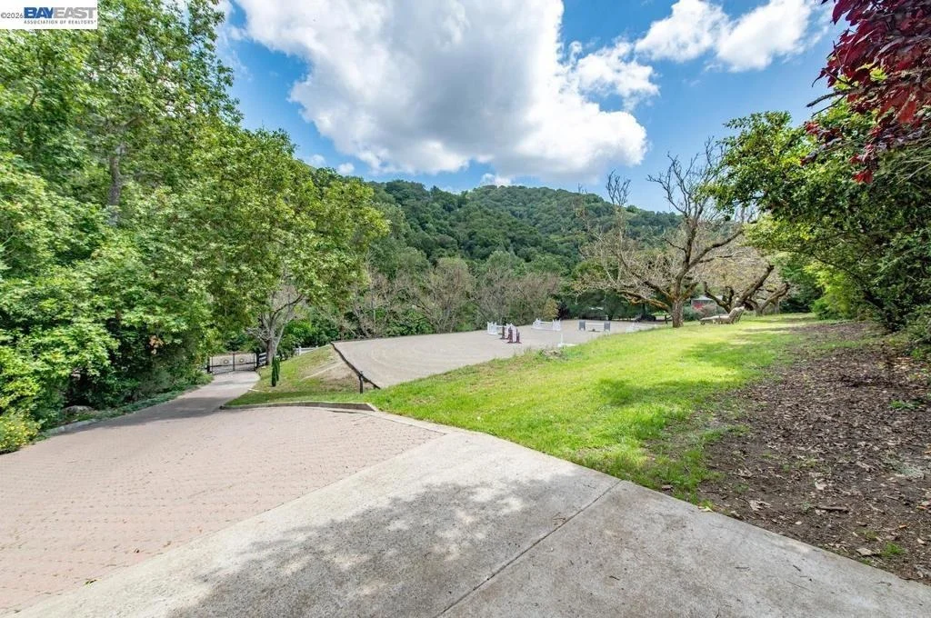 Photo of 35655 Palomares Rd