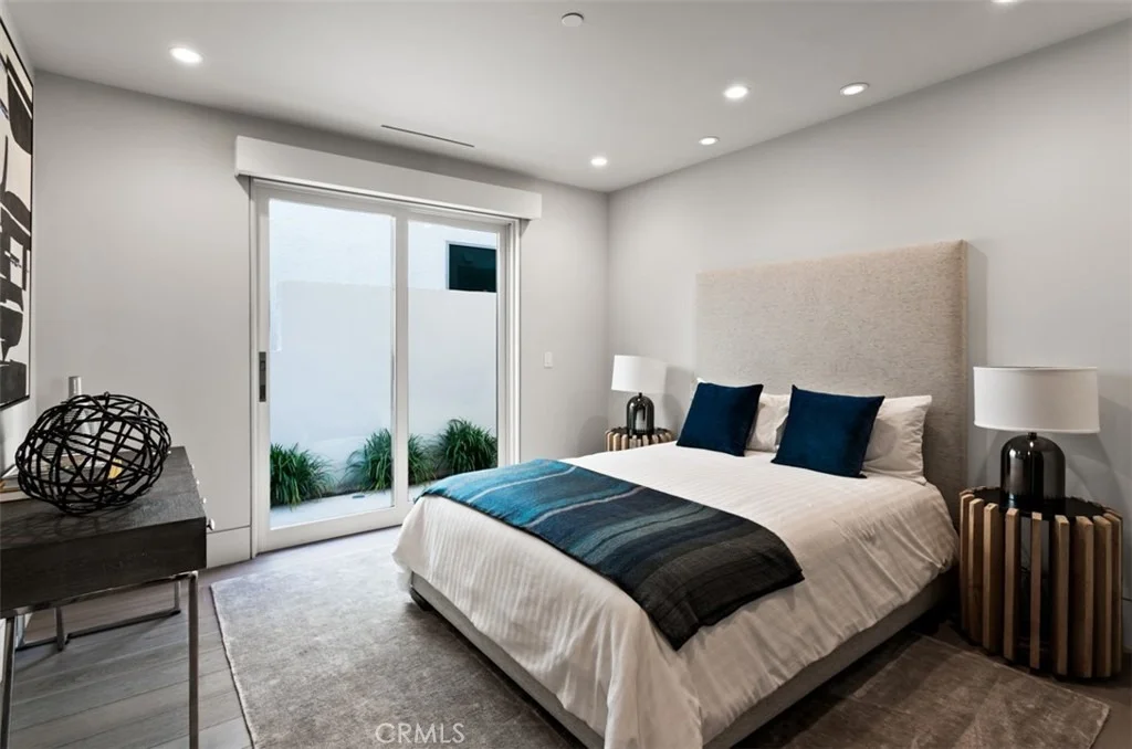Photo of 2928 Ocean