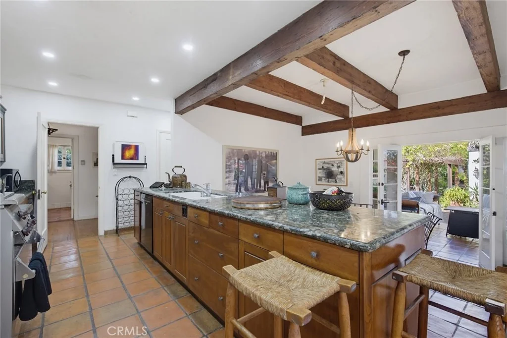 Photo of 2243 Cloverfield Boulevard