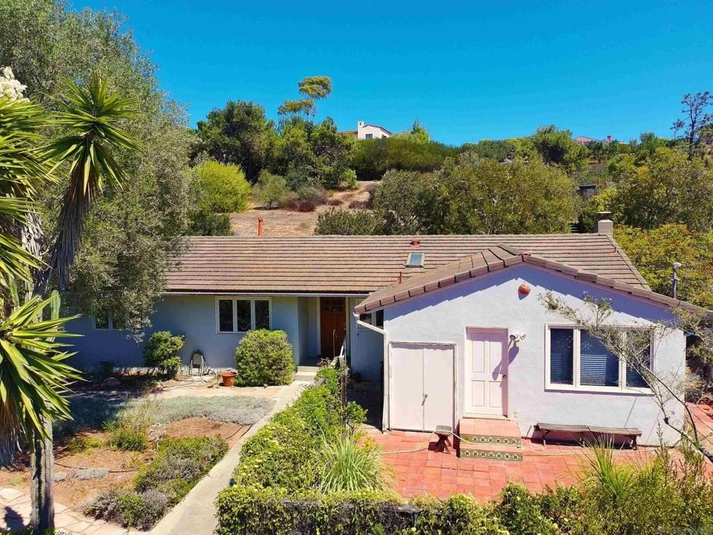 Photo of 6381 Castejon