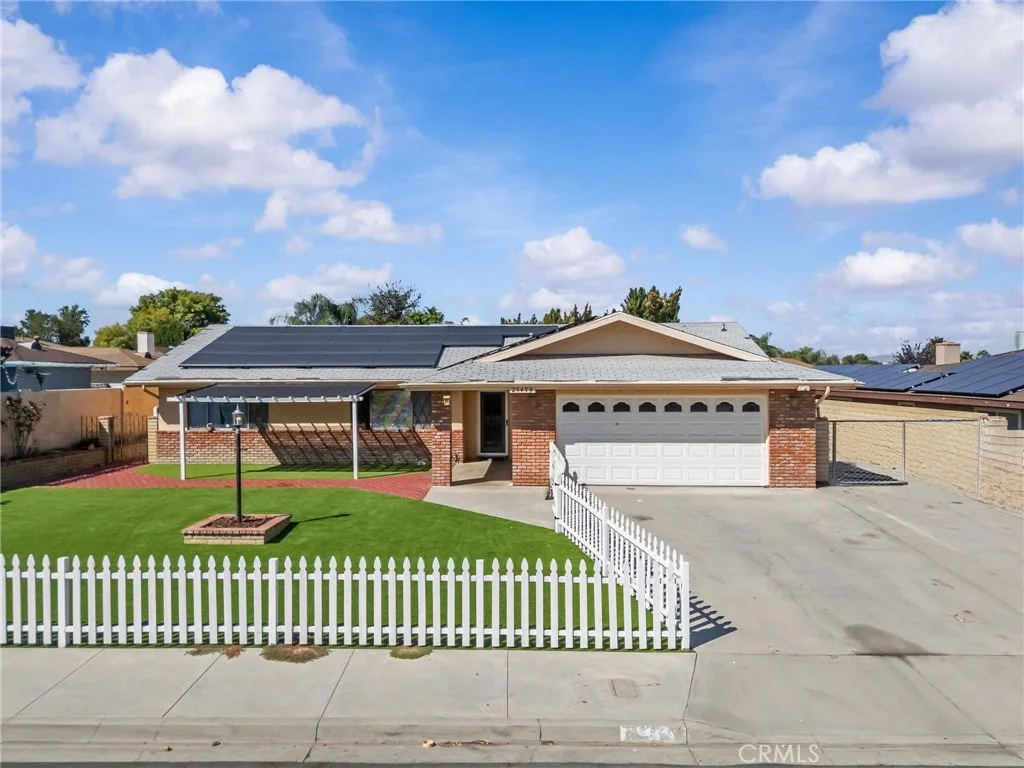 Photo of 25459 Bellview