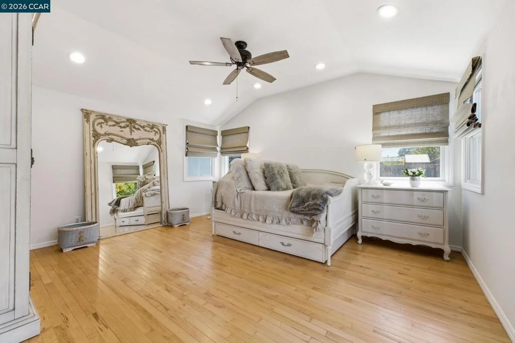 Photo of 8 Lander Dr