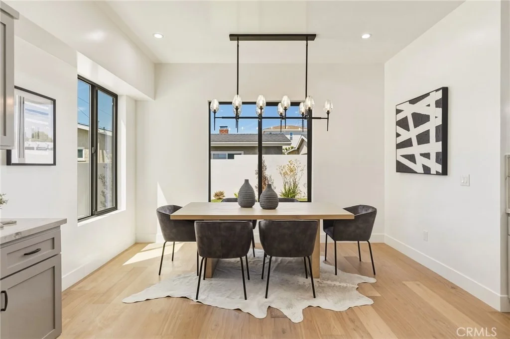 Photo of 2501 Curtis