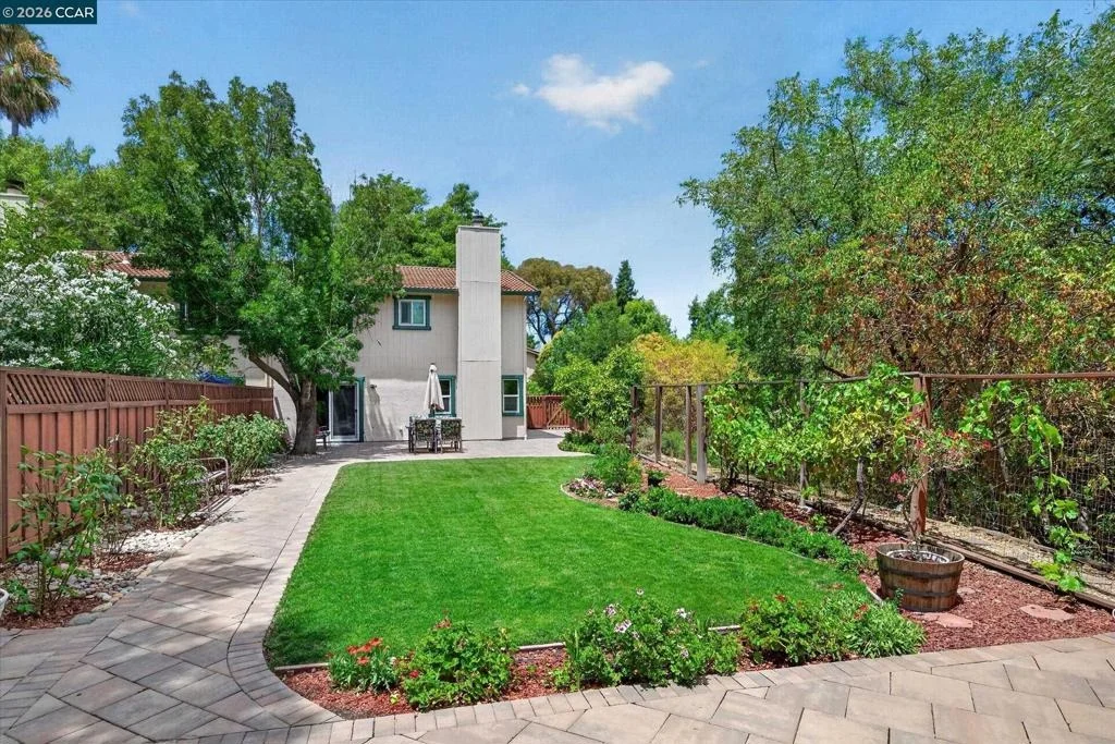 Photo of 584 Mission Pl