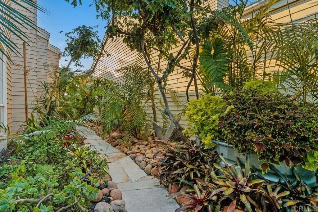 Photo of 7020 Lantana