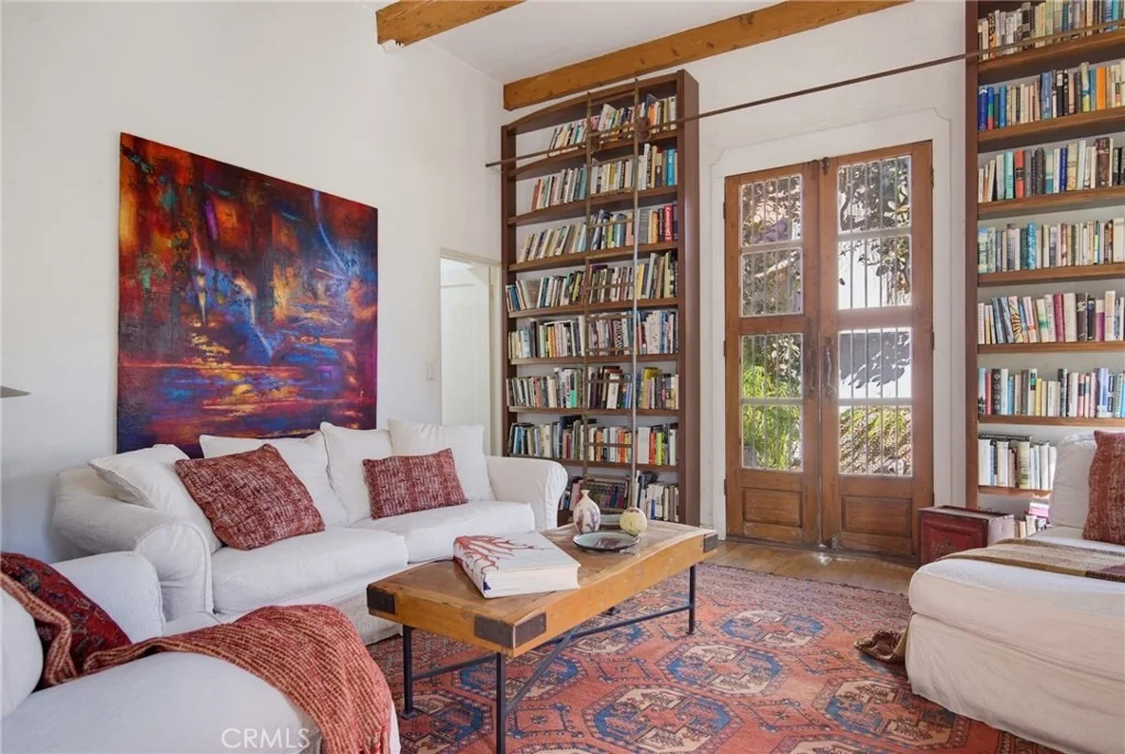 Photo of 2243 Cloverfield Boulevard