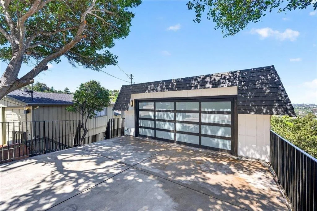 Photo of 1550 Winding Way