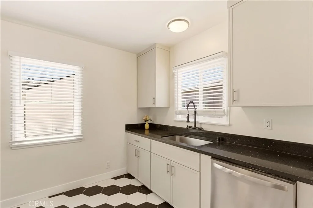 Photo of 2151 Euclid