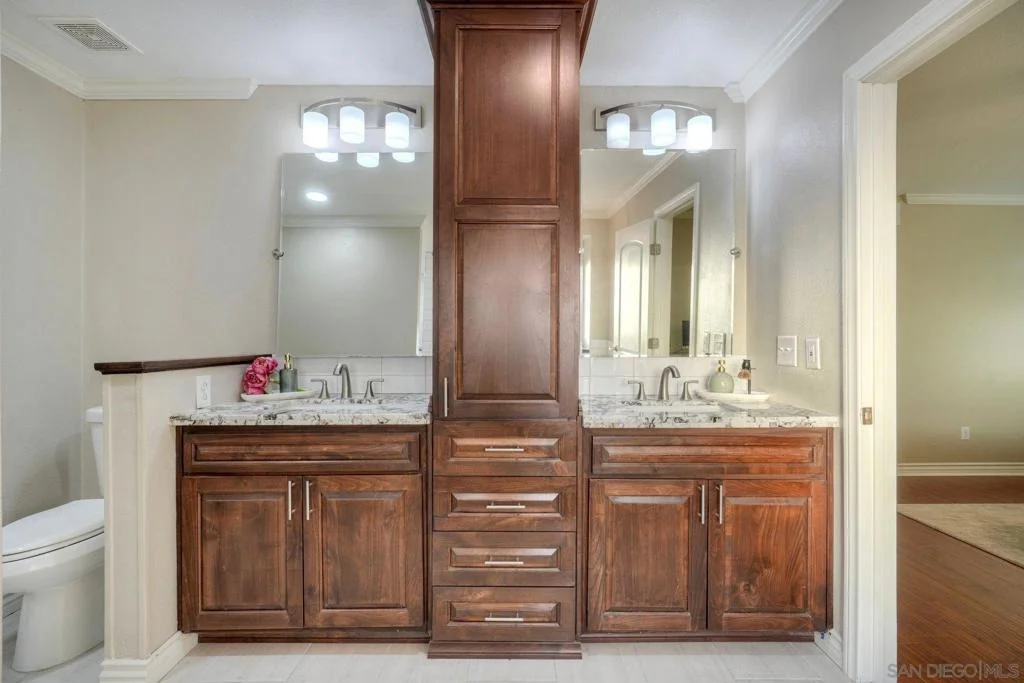 Photo of 1008 Red Oak