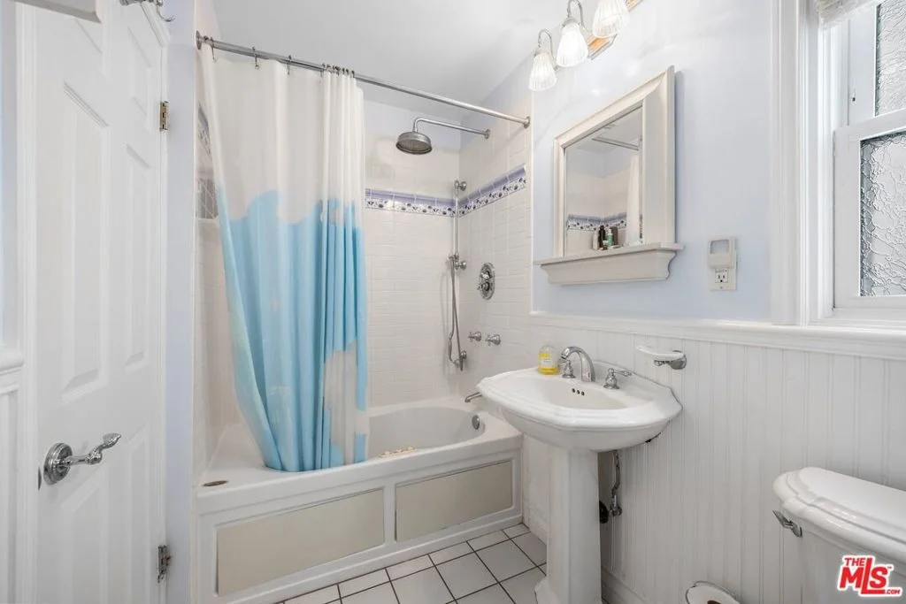 Photo of 2615 Beach Avenue