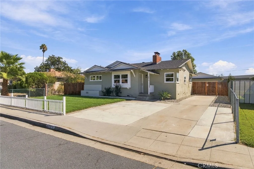 Photo of 6072 Grand Avenue