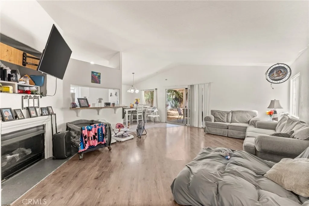 Photo of 955 Peacock Dr