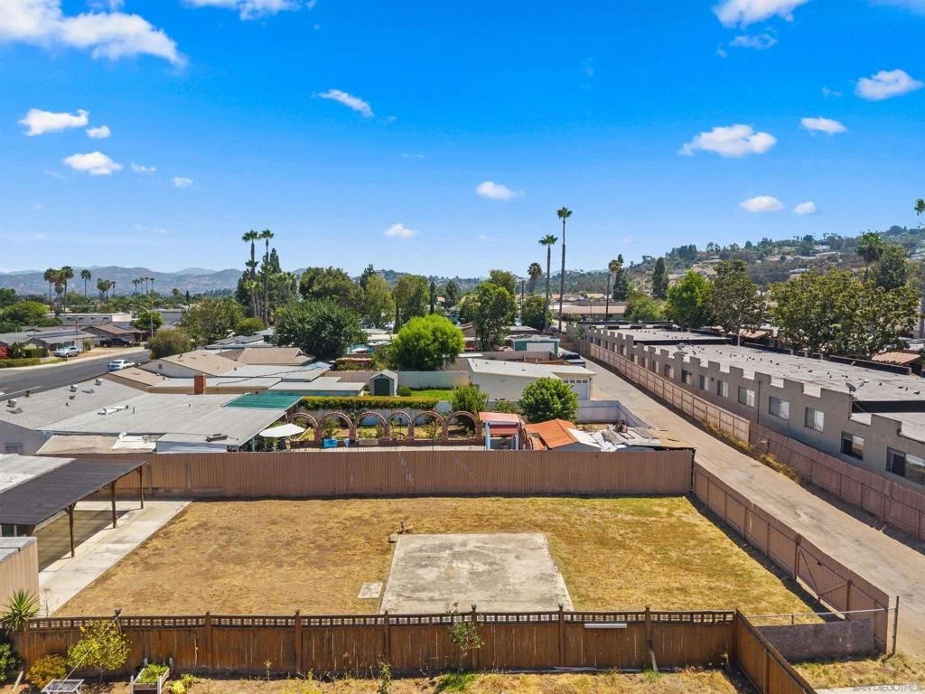Photo of 317 W Chase Ave W