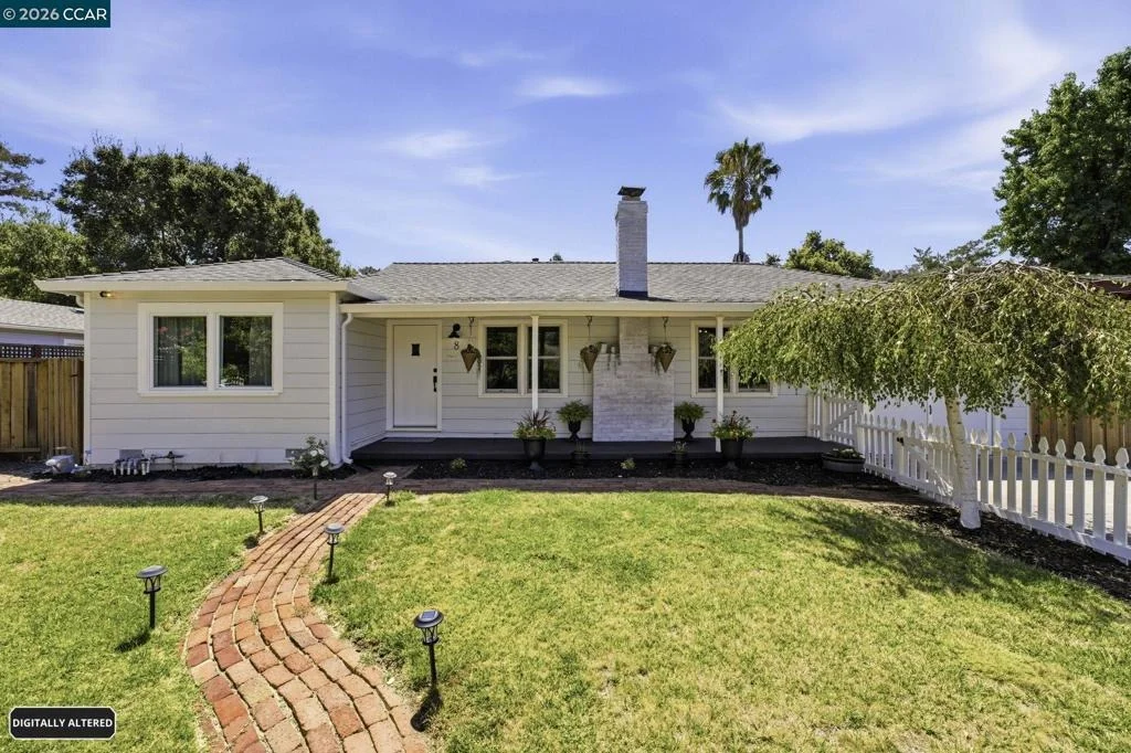 Photo of 8 Lander Dr