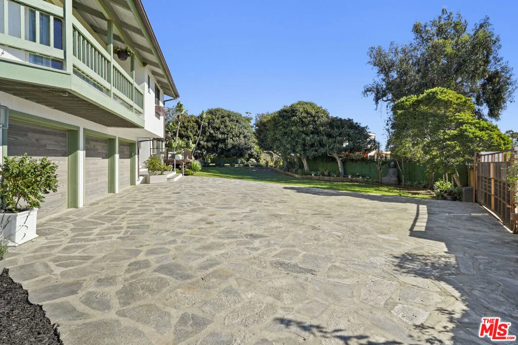 Photo of 6052 Merritt Drive