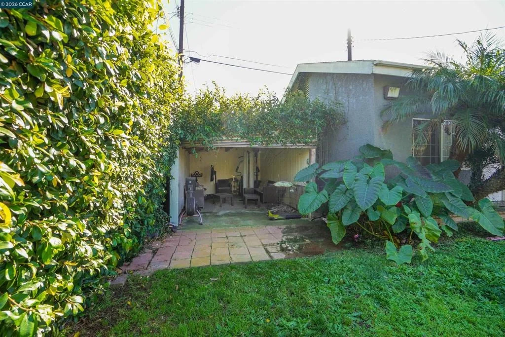 Photo of 2614 Manhattan Beach Blvd