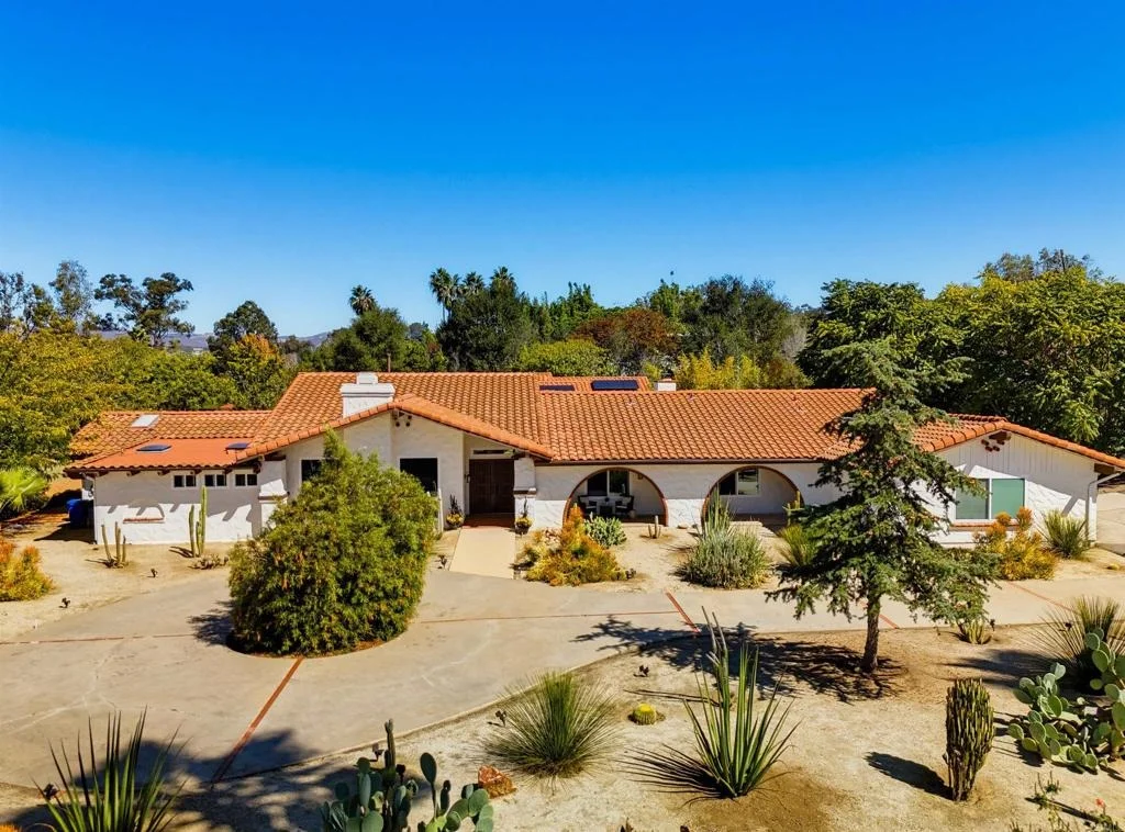 Photo of 4580 El Mirlo