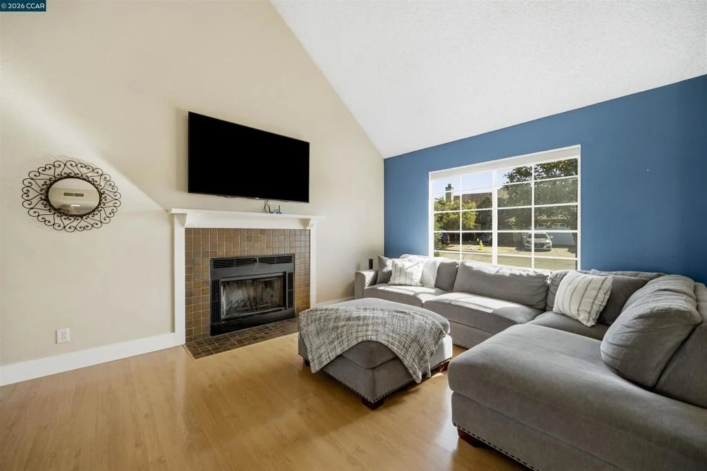 Photo of 120 Serpentine Ct