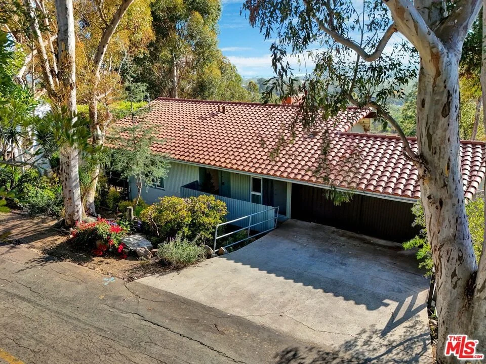 Photo of 3557 Serra Road
