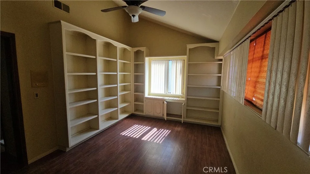 Photo of 2073 Gainsborough