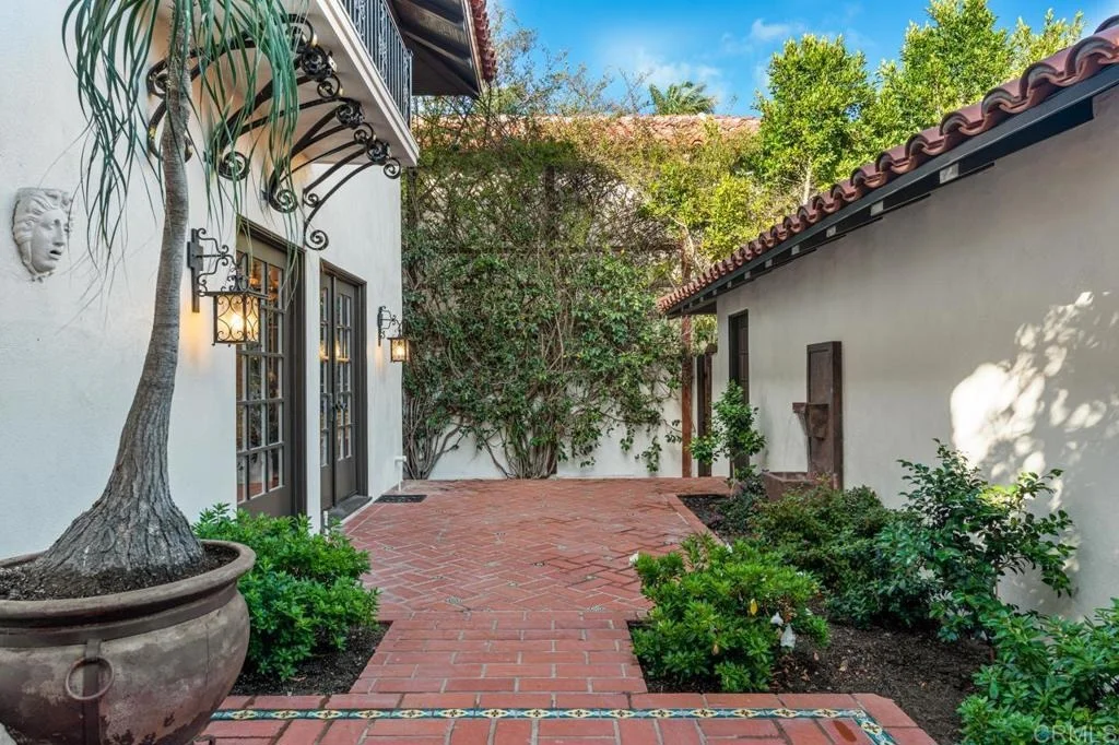 Photo of 1015 Alameda Boulevard