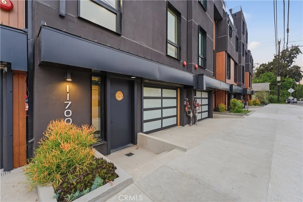 Photo of 11700 Charnock
