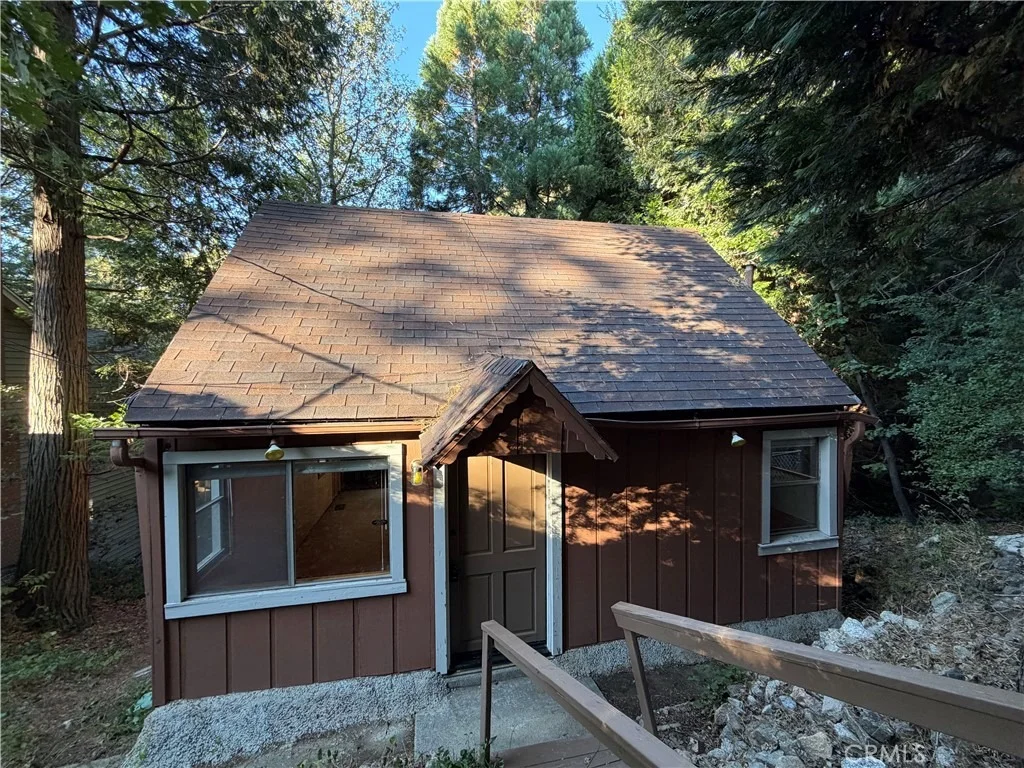 Photo of 23679 Hillside