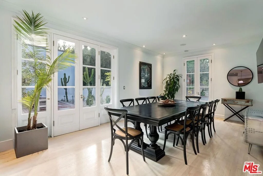 Photo of 9419 Sunset Boulevard