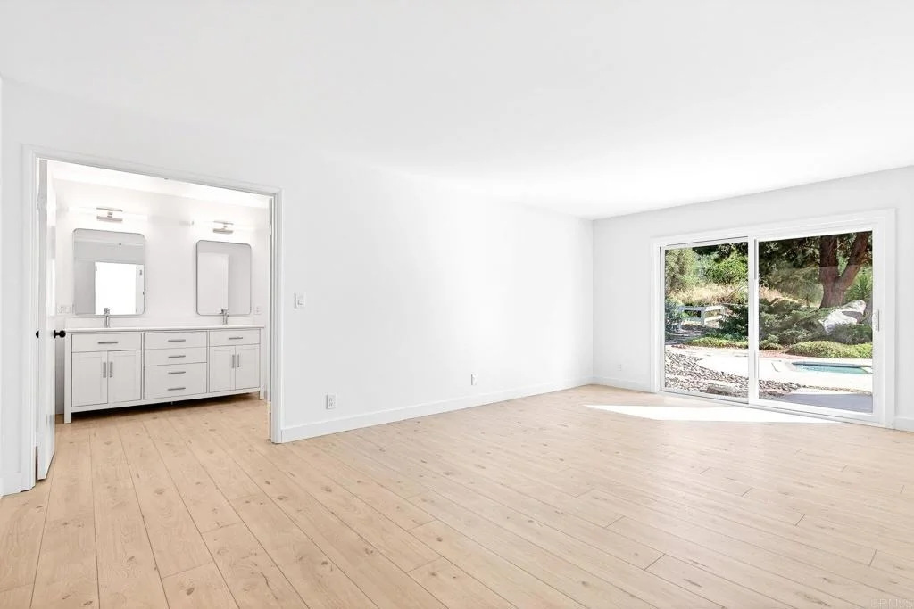 Photo of 37985 Avenida Bravura