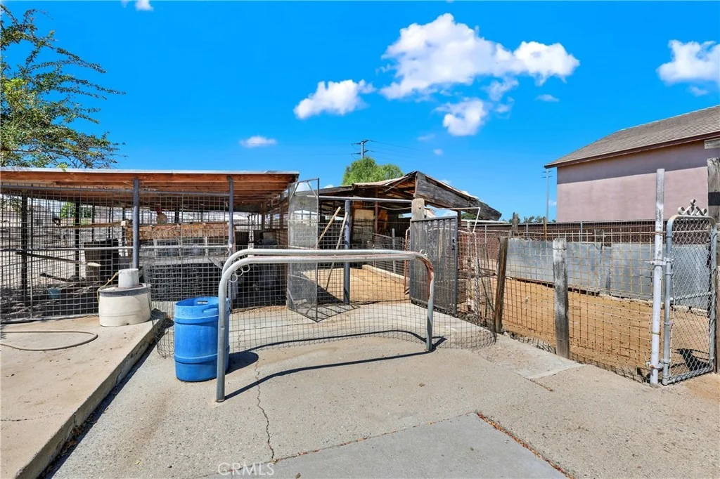 Photo of 3949 BLUFF