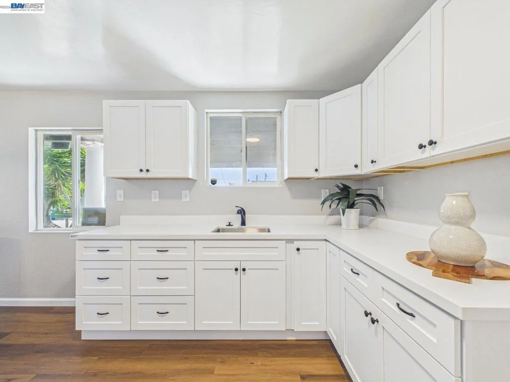Photo of 2609 Macarthur Ave