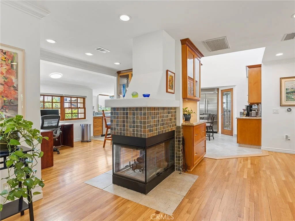 Photo of 1012 N Sunset Canyon Drive