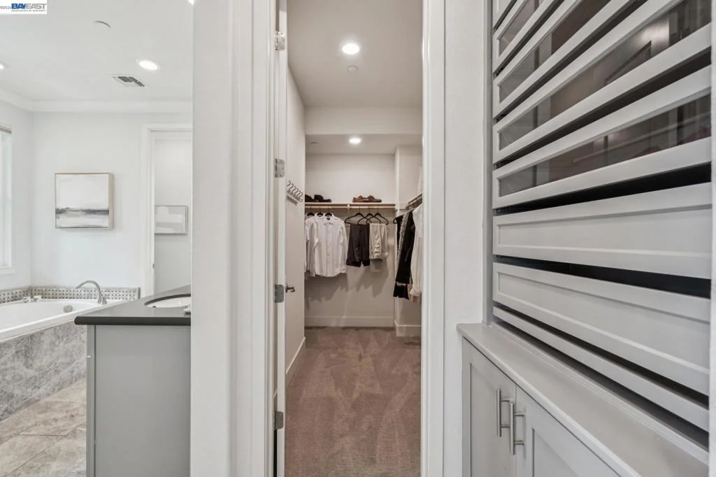 Photo of 1568 Clement Ave