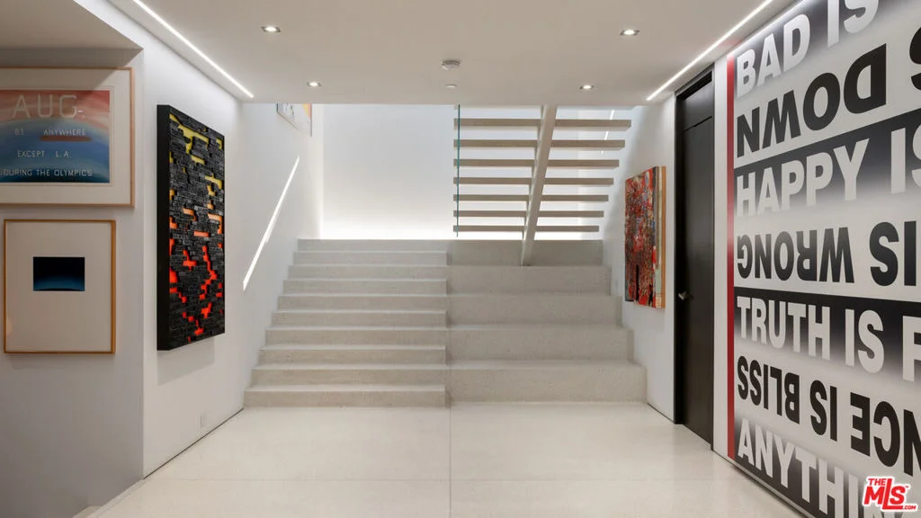 Photo of 9265 Robin Drive