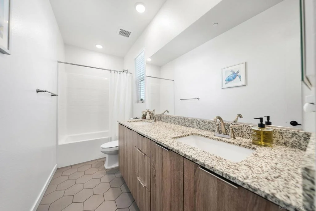 Photo of 35241 Valencia Pt