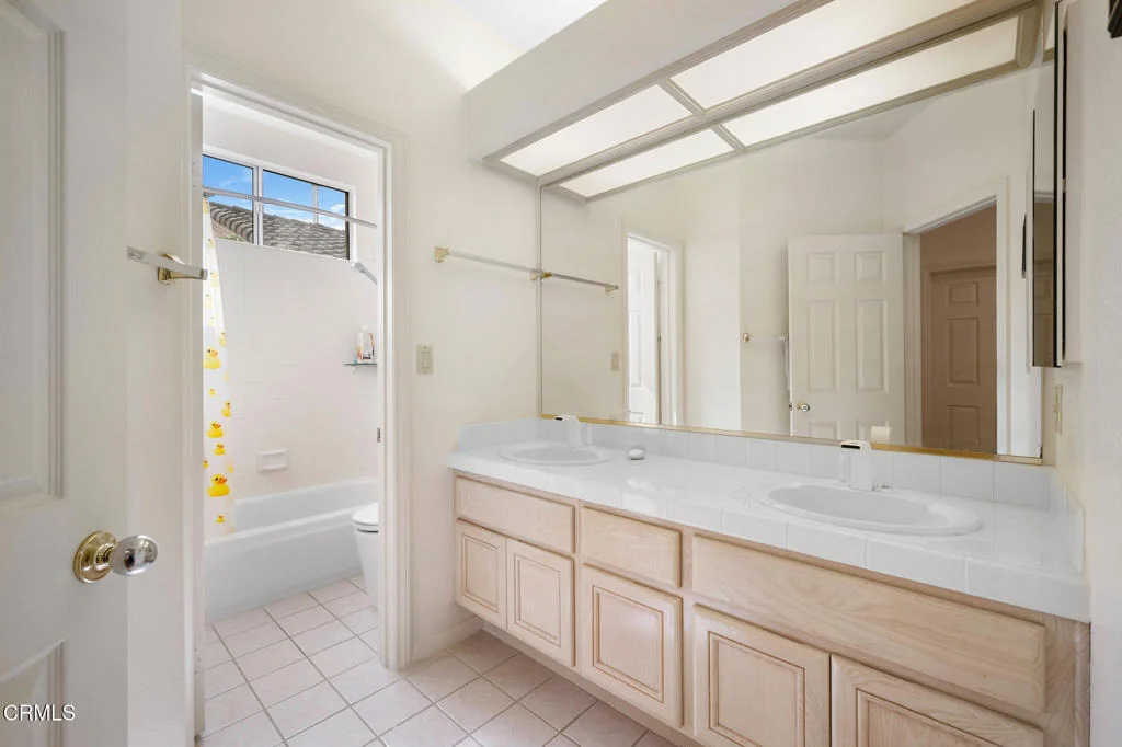 Photo of 925 Calle La Primavera
