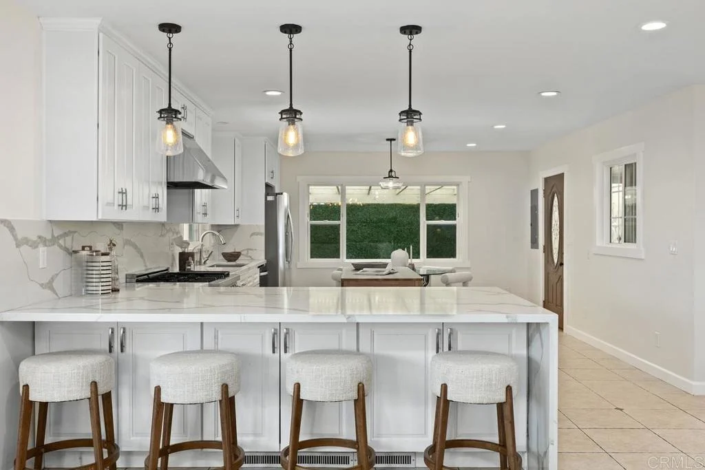 Photo of 746 Sunrise Drive E