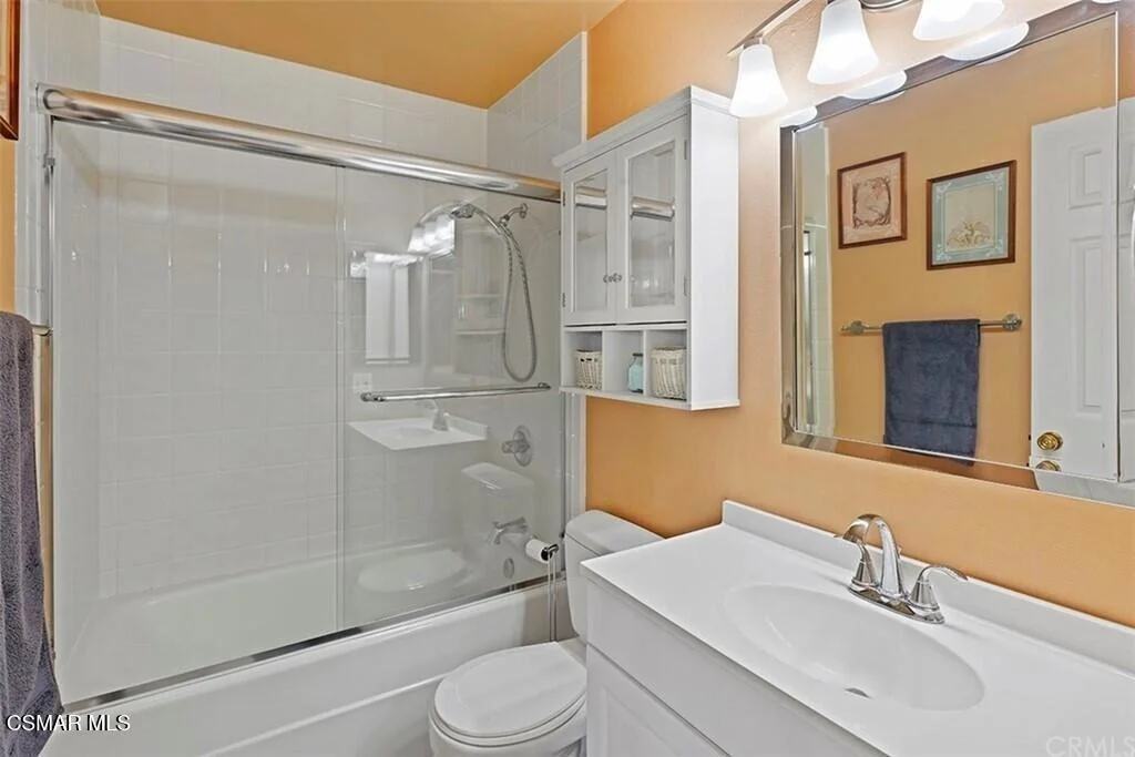 Photo of Unit 303 at 801 Pine Avenue