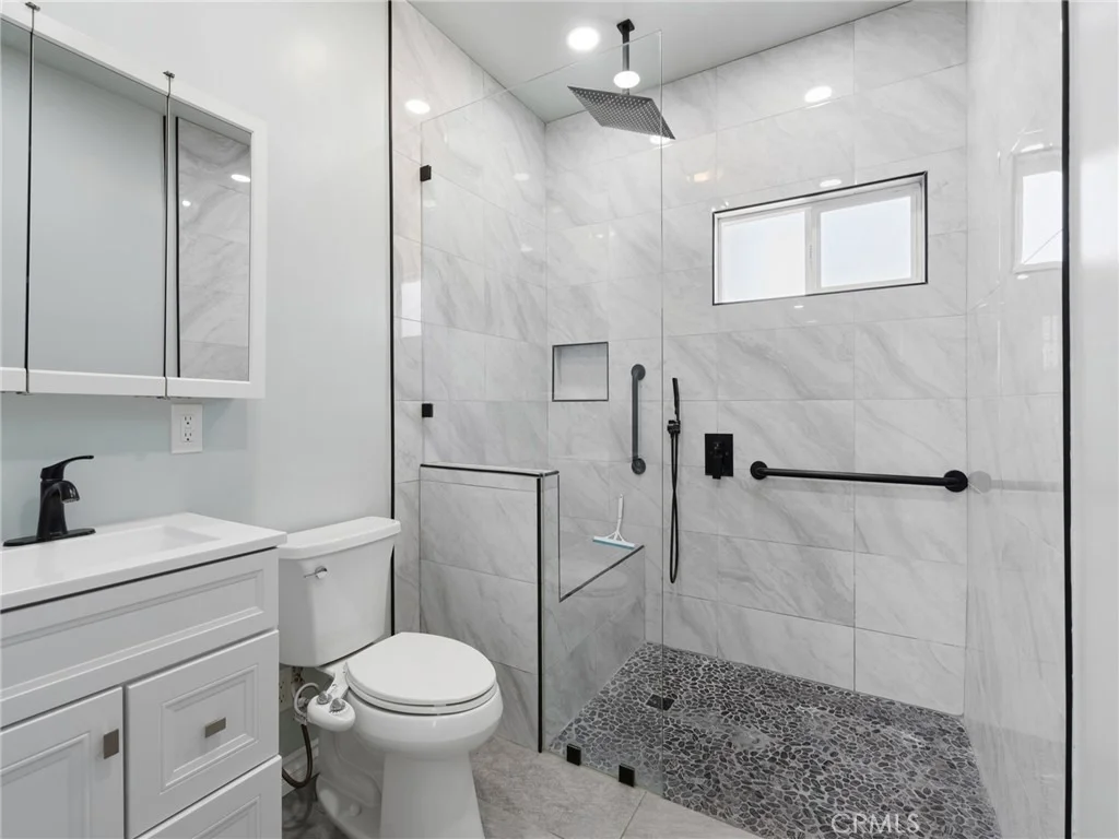 Photo of 8834 Beverly Boulevard