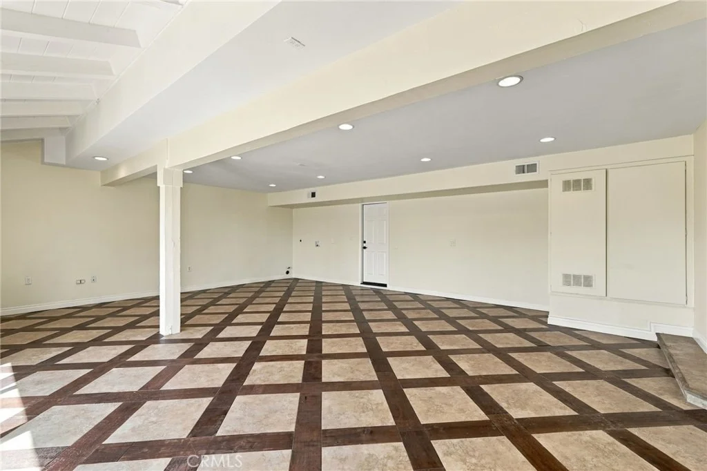 Photo of 9086 Hillside