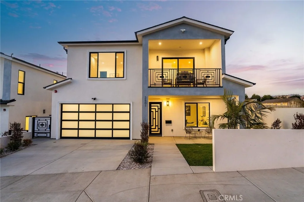 Photo of 2501 Curtis