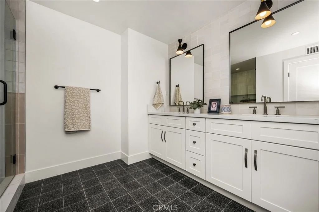 Photo of 3566 Beverly Glen