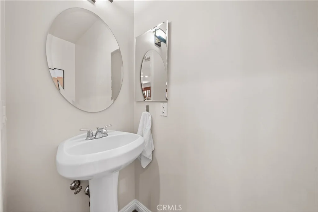 Photo of Unit D at 2438 Oneida Street