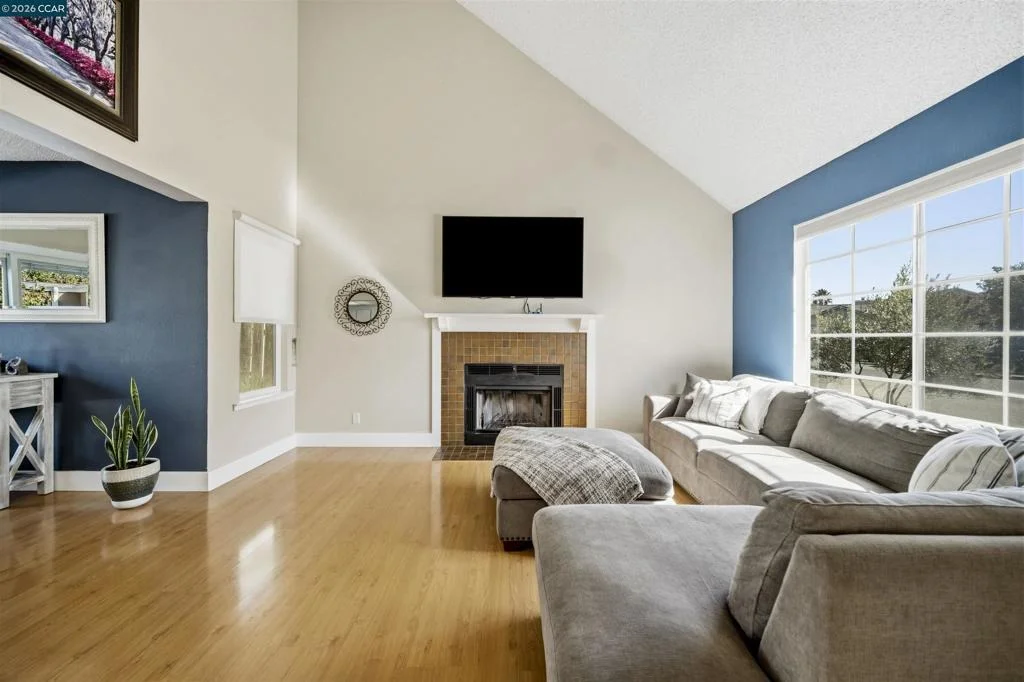 Photo of 120 Serpentine Ct