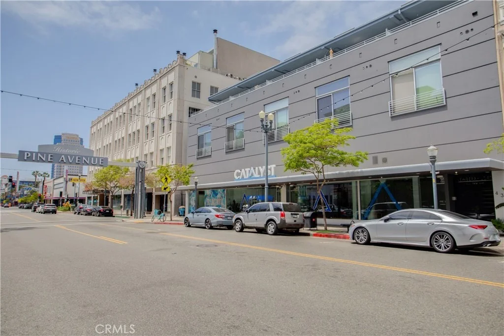 Photo of Unit 201 at 433 Pine Avenue