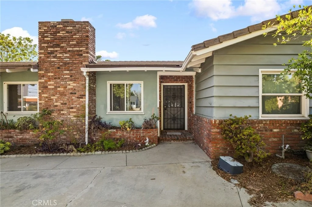 Photo of 1121 Highland Oaks Drive