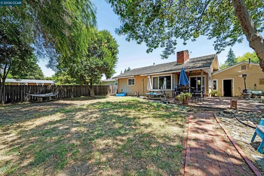 Photo of 1481 Davis Ave