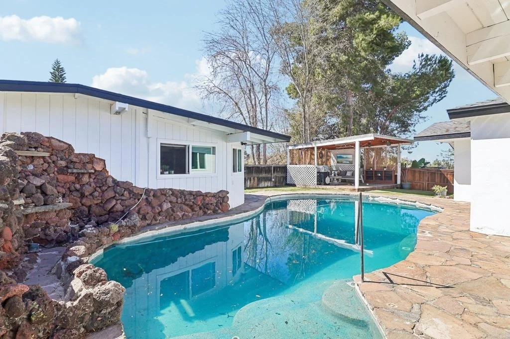 Photo of 9535 Lakeview Drive