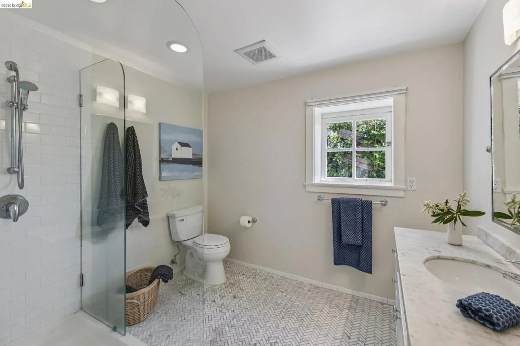 Photo of 8 Mosswood Rd