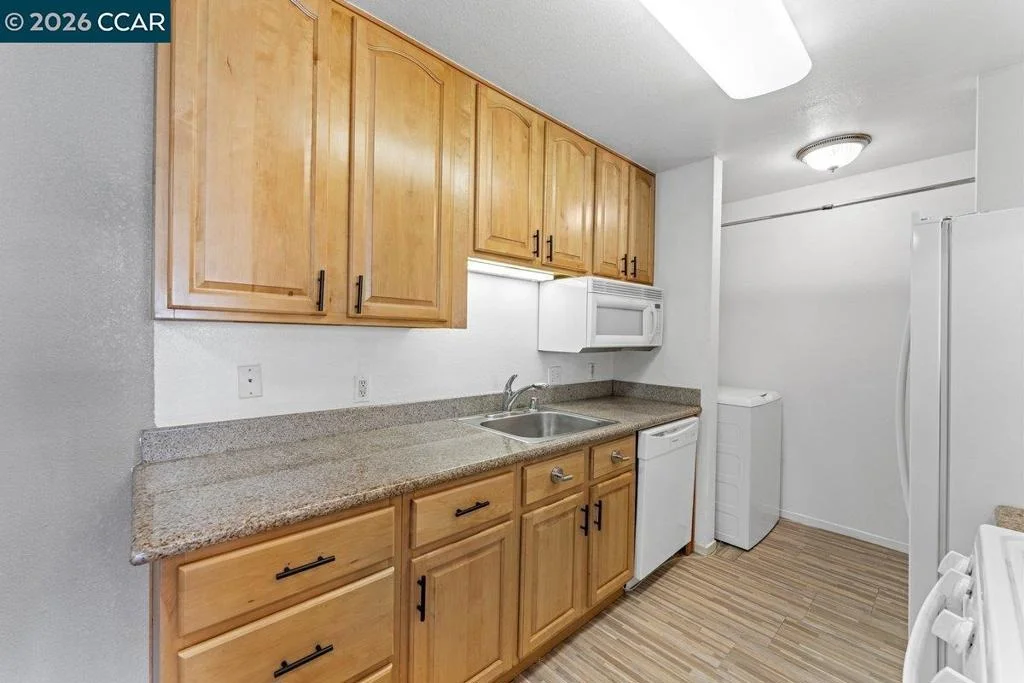 Photo of 2189 Lakeview